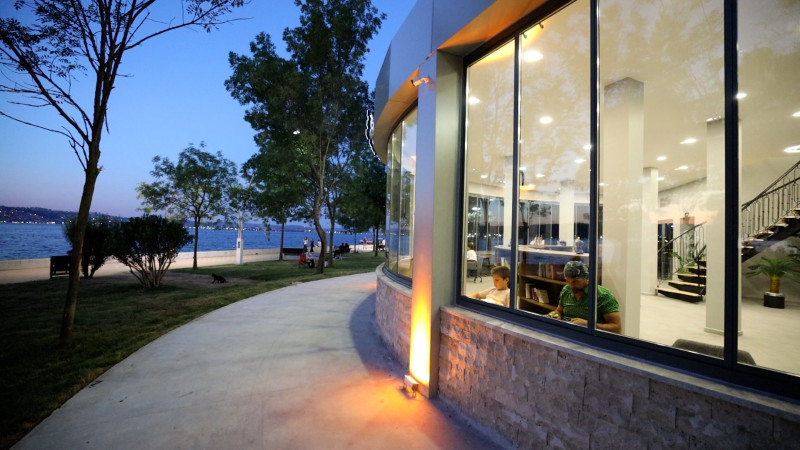 KİTAPSEVERLERİN YENİ ADRESİ: GENC-İ ÂLÂ KİTAP KAFE